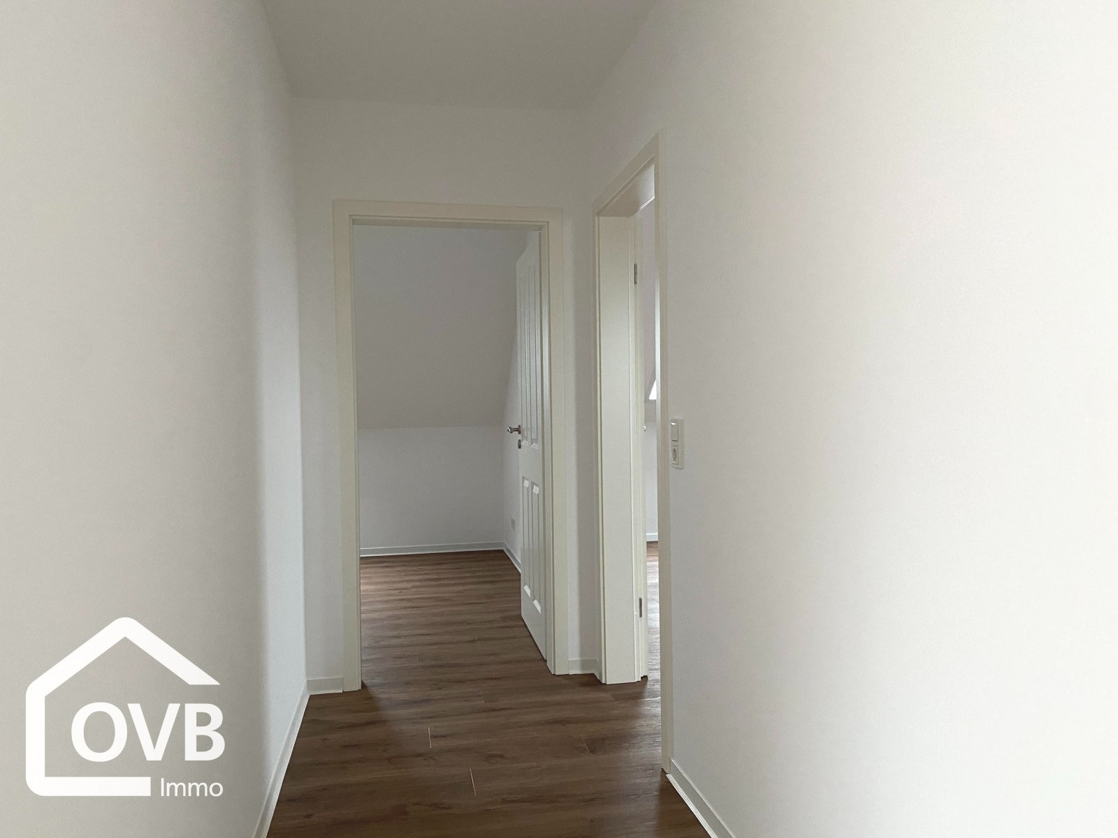 Flur DG (Beispielbild Nachbarwohnung) Flur DG (Beispielbild Nachbarwohnung)