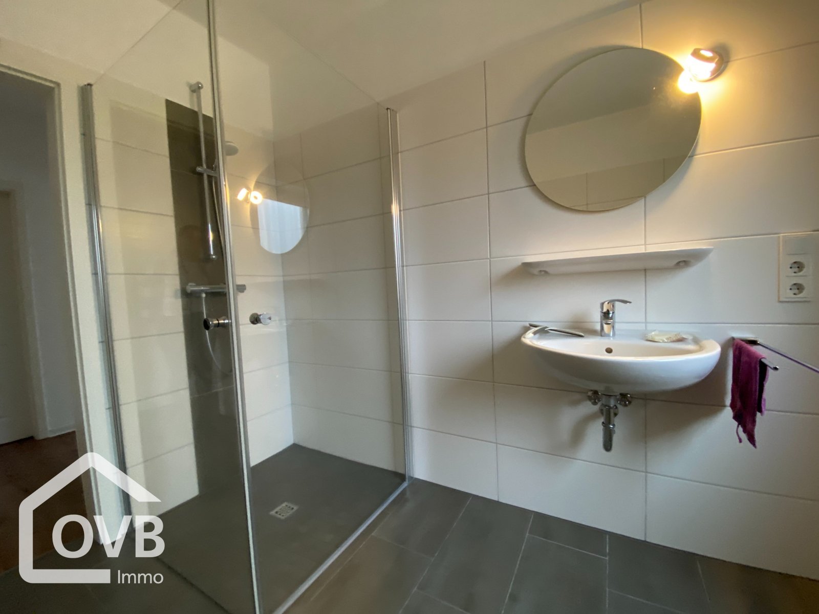 Badezimmer (Beispielbild Nachbarwohnung) Badezimmer (Beispielbild Nachbarwohnung)