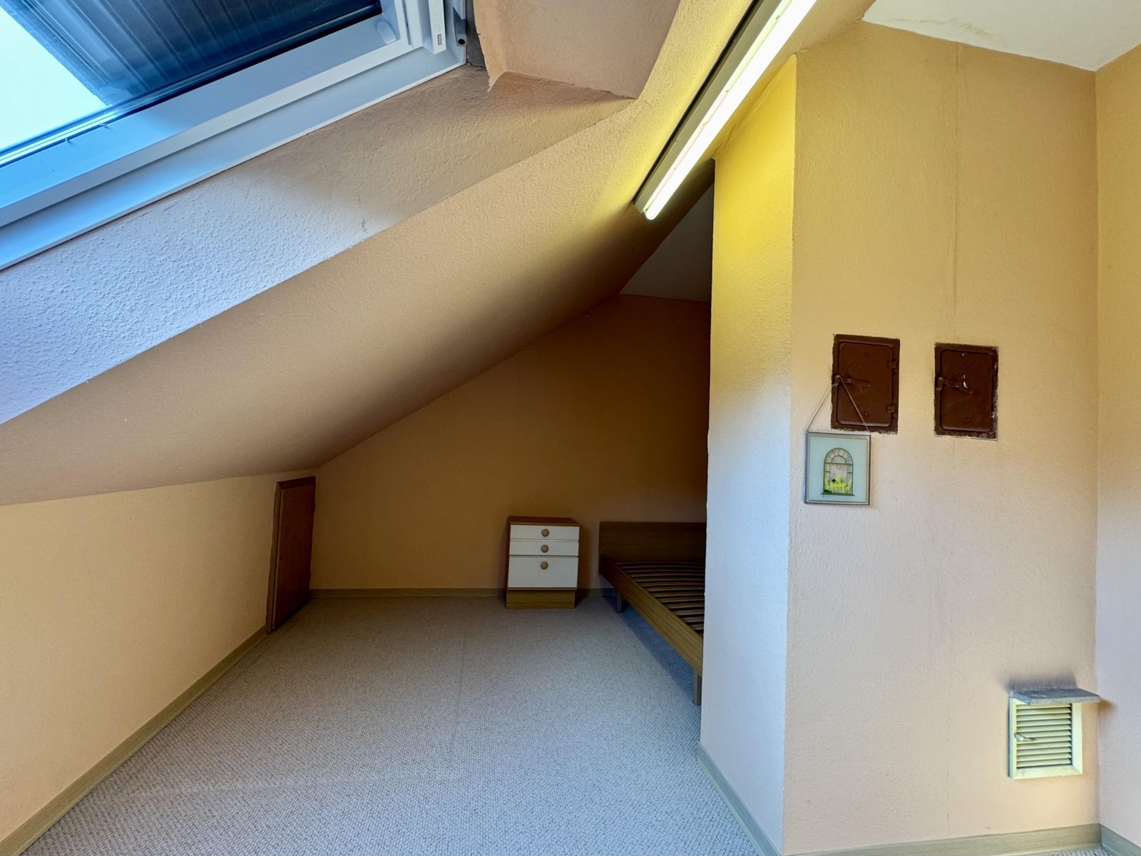 Zimmer im Dachboden Zimmer im Dachboden