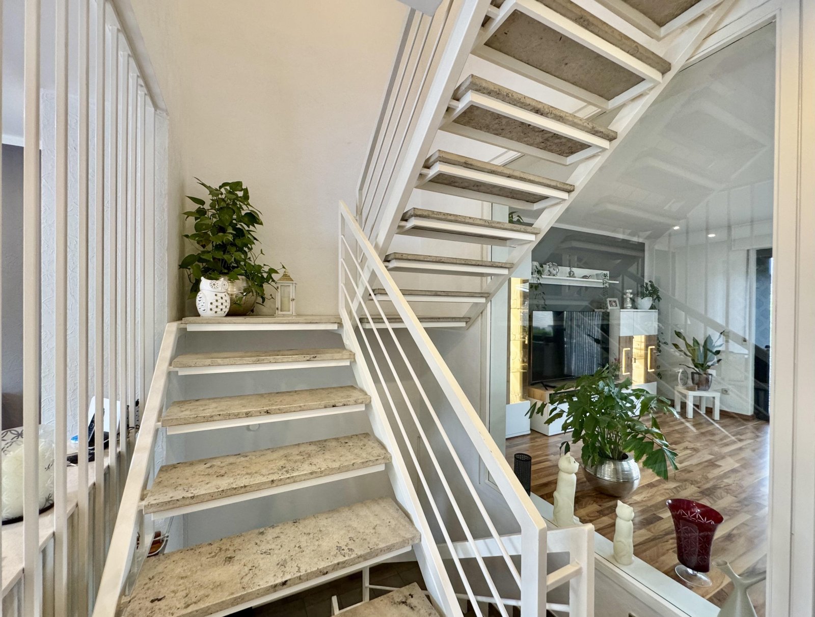 Flurtreppe EG/OG Flurtreppe EG/OG