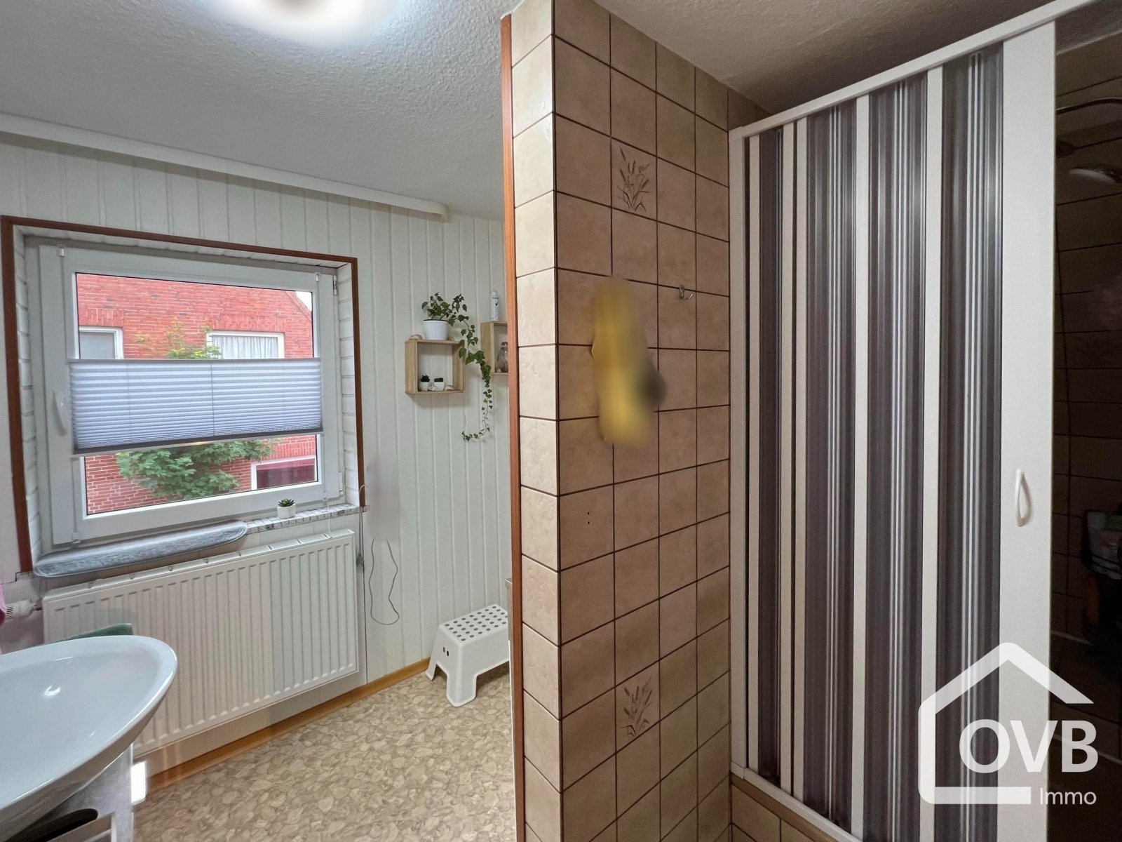 Bad im Dachgeschoss mit Dusche Bad im Dachgeschoss mit Dusche