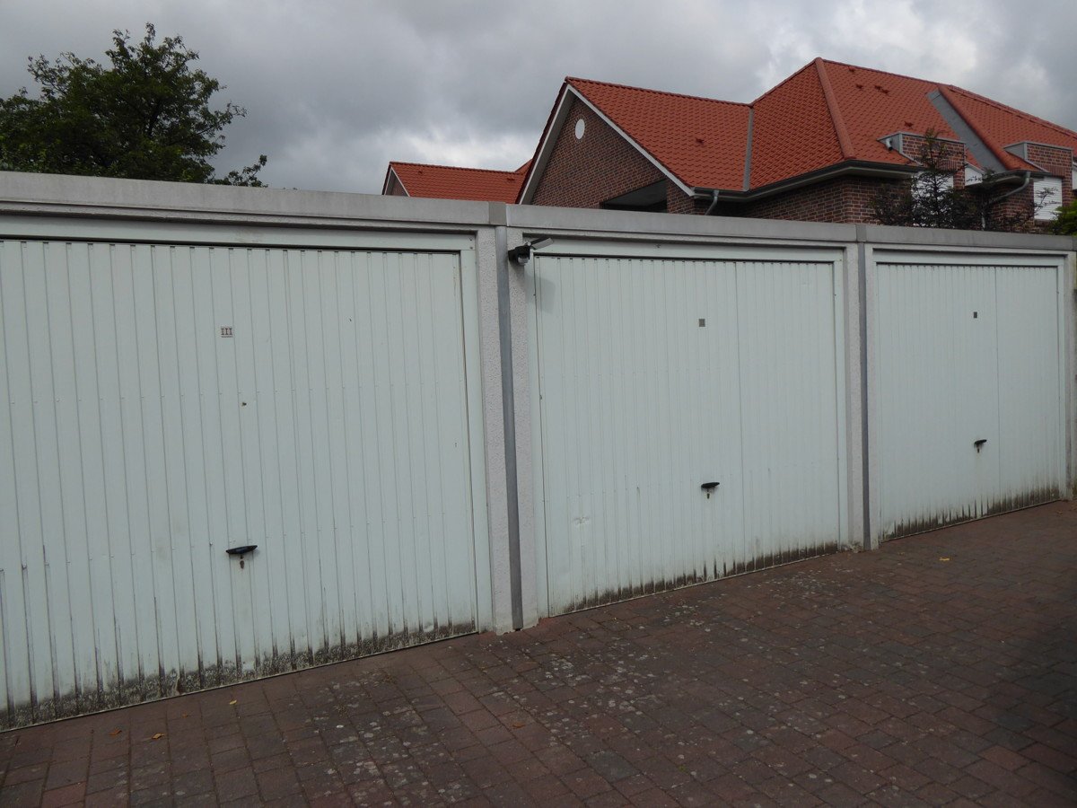 4 Garagen hinten