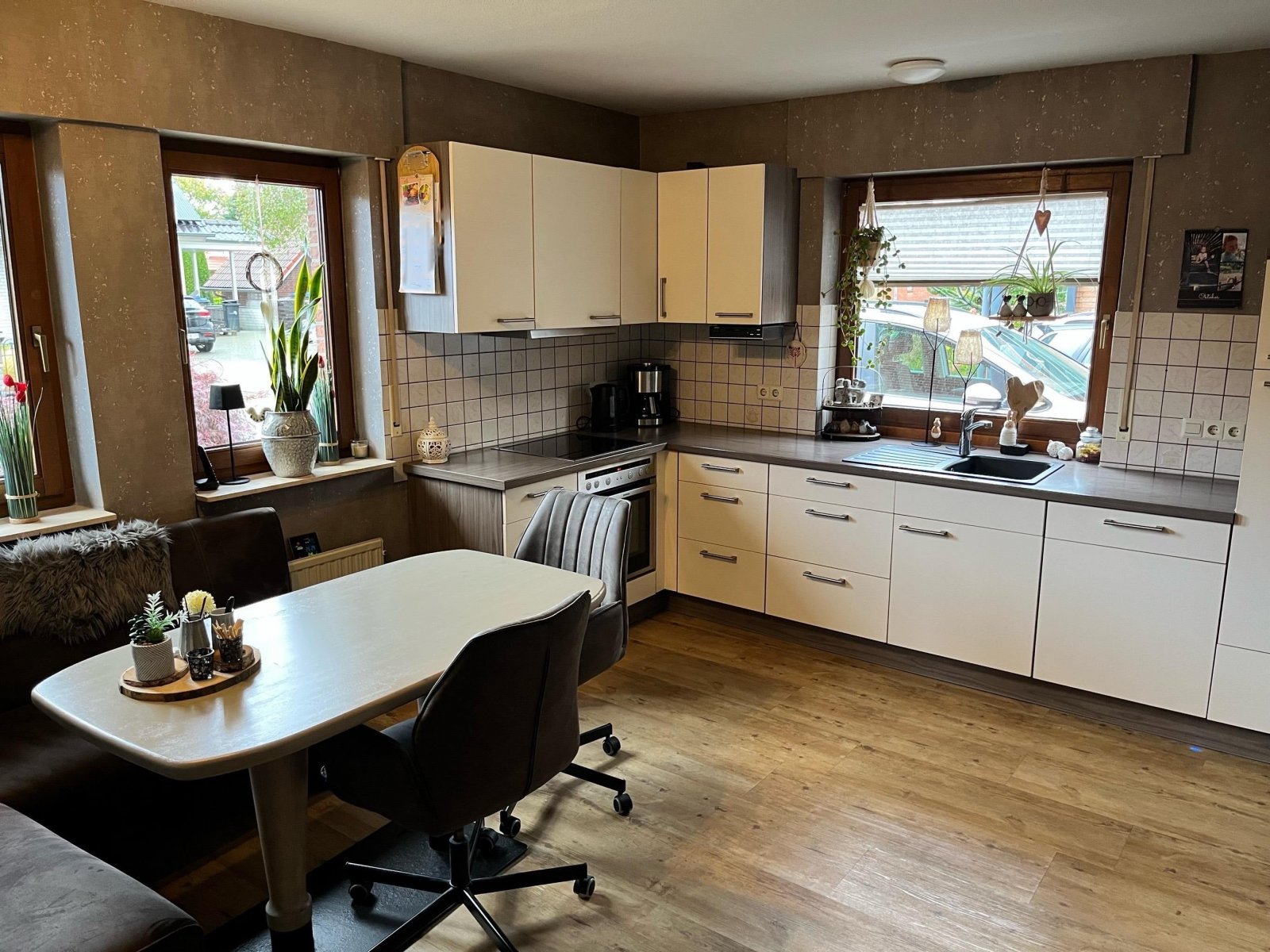 Küche mit Einbauküche