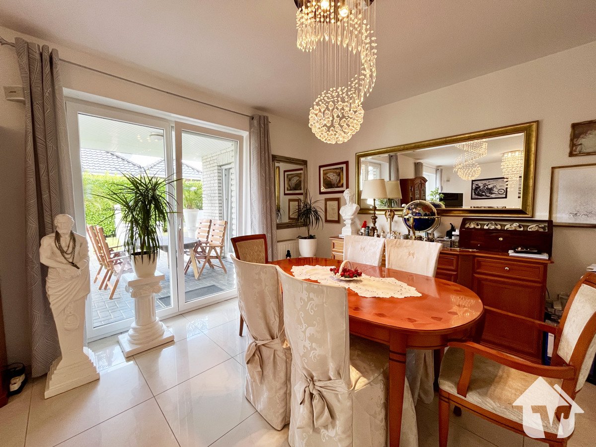 Essbereich mit Blick in den Garten Essbereich mit Blick in den Garten