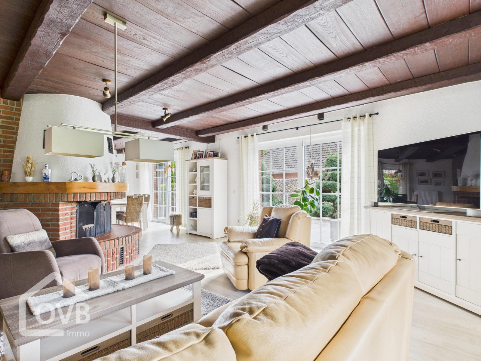 EG Wohnzimmer mit Kamin EG Wohnzimmer mit Kamin