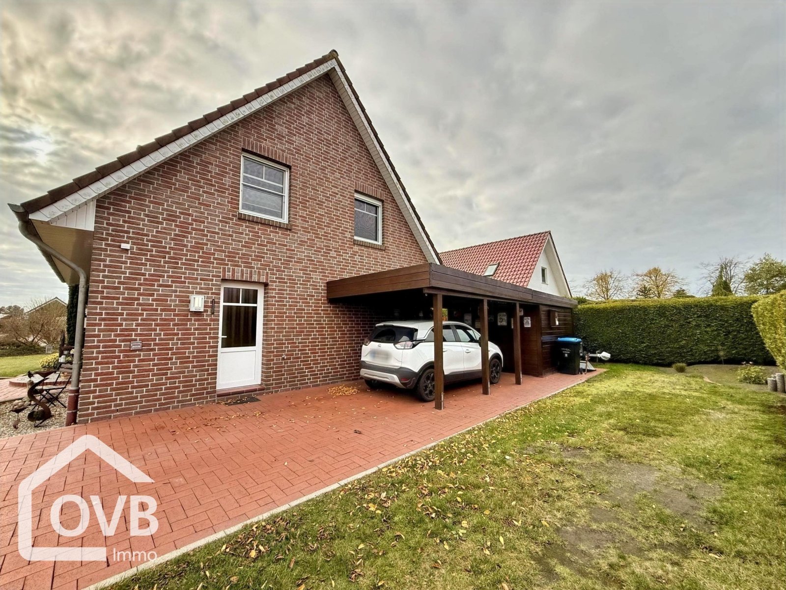 Auffahrt / Carport Auffahrt / Carport