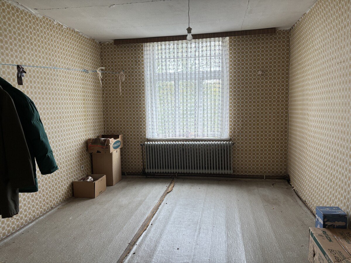 einfaches Zimmer im OG