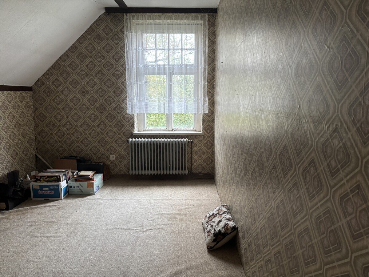 einfaches Zimmer im OG