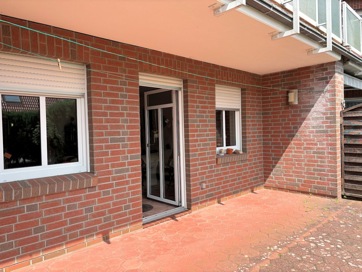 teilüberdachte Terrasse