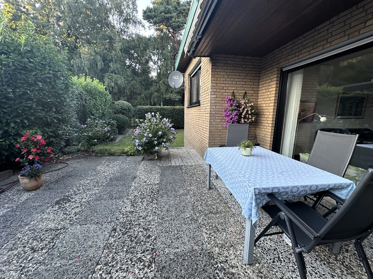 Terrasse mit Blick zum Wald