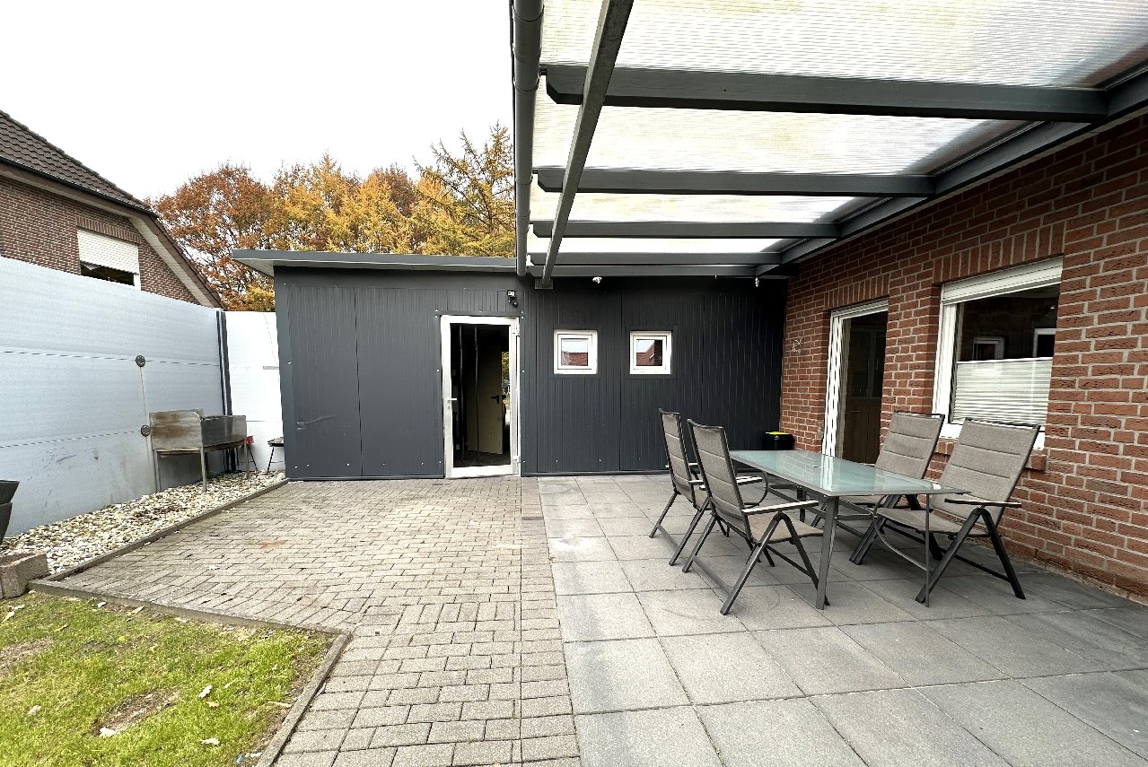 überdachte Terrasse und Zugang Caport überdachte Terrasse und Zugang Caport