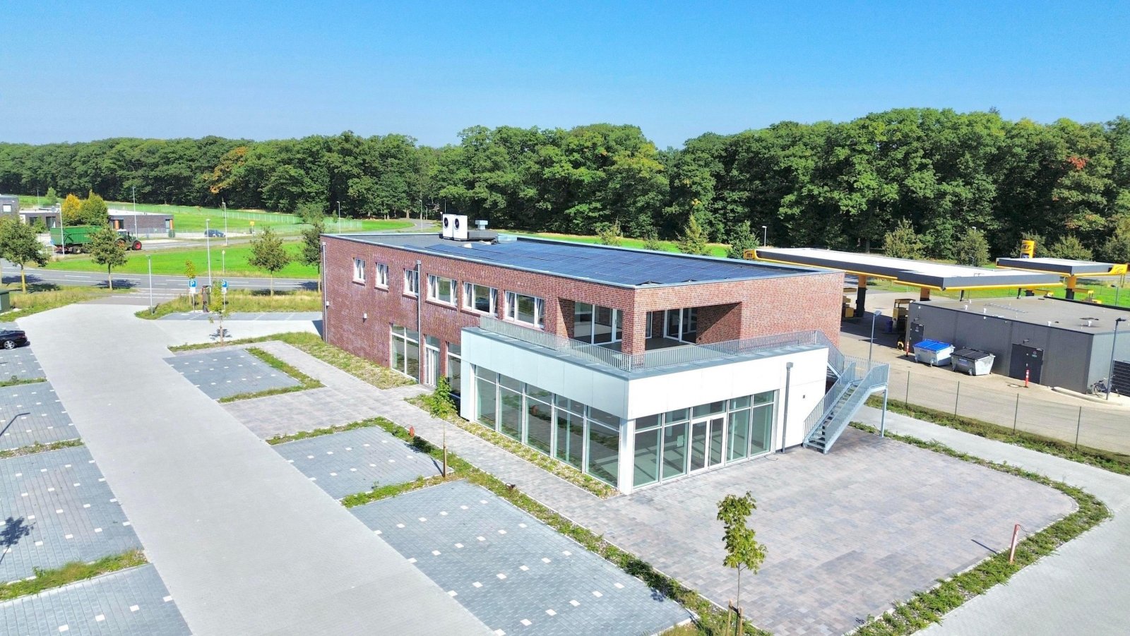 Nordhorn: Vielseitig nutzbare, neu vermietete Neubau-Gewerbeimmobilie in Nordhorn-Klausheide, KFW 40 EE mit Photovoltaikanlage 