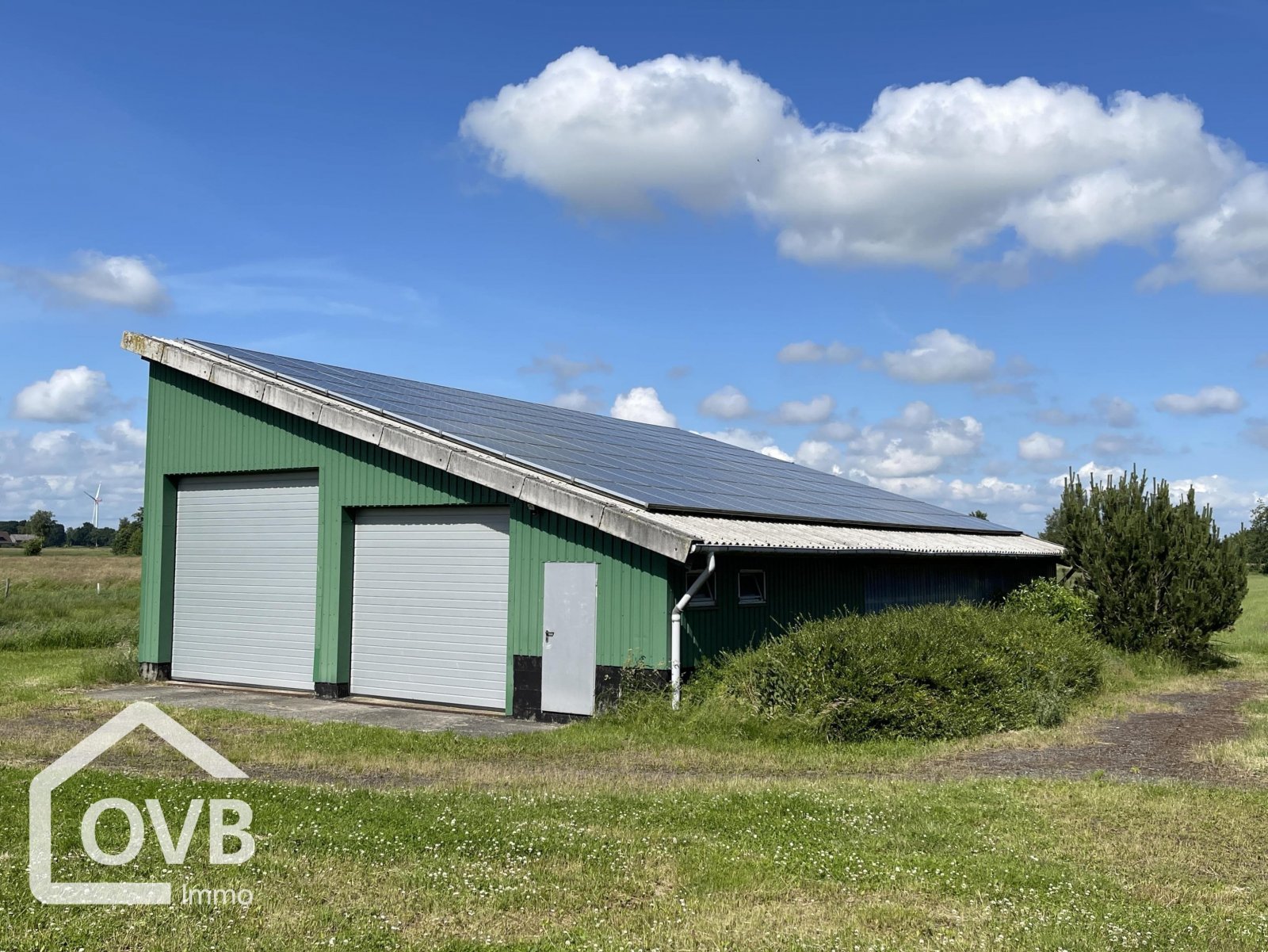 Ansicht Halle mit PV-Anlage Ansicht Halle mit PV-Anlage