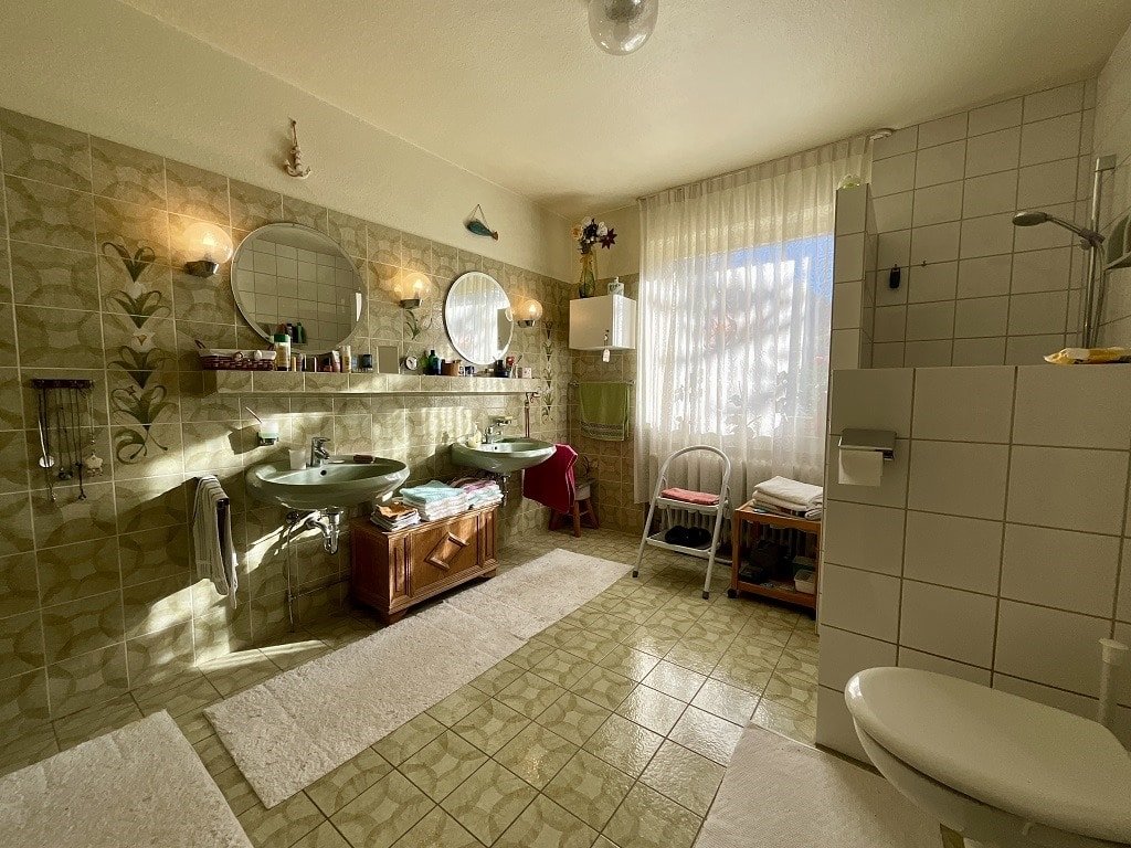 Badezimmer im Erdgeschoss