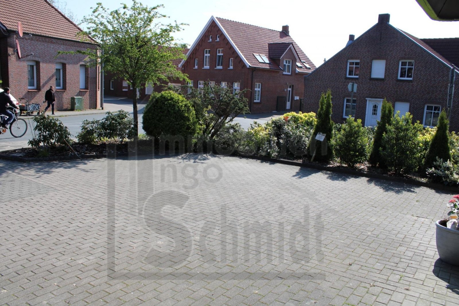 Parkfläche vorne Parkfläche vorne