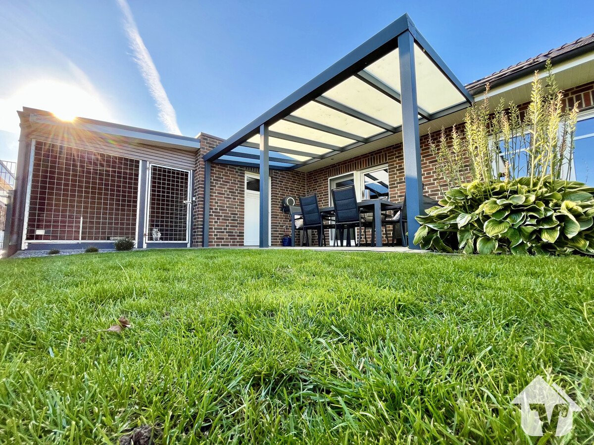 Garten mit überdachter Terrasse Garten mit überdachter Terrasse