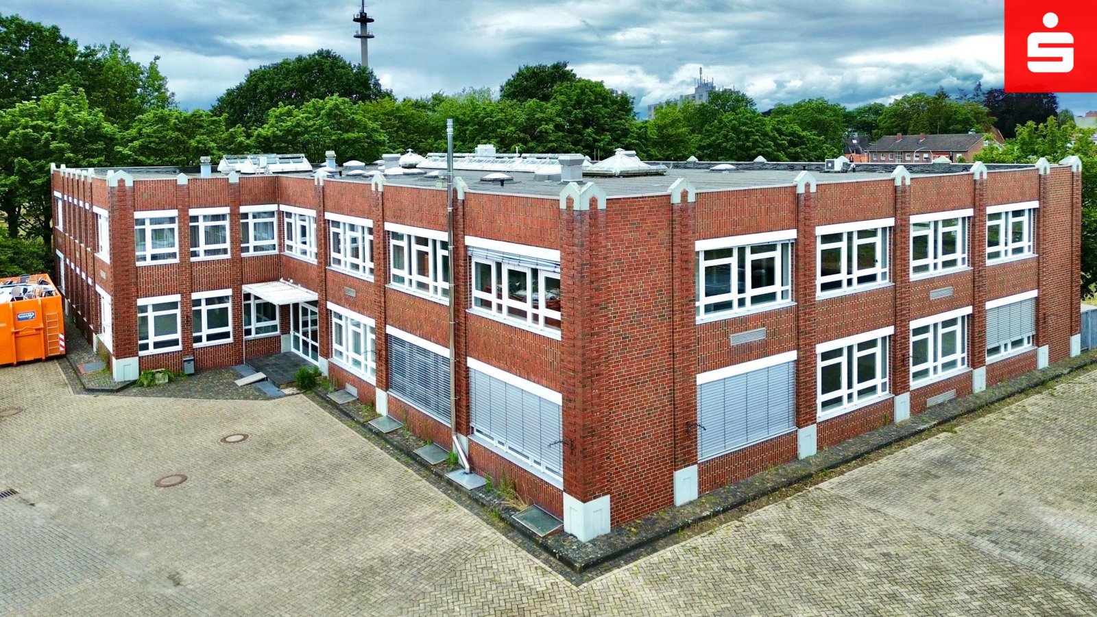 Nordhorn: Repräsentatives Büro-/Verwaltungsgebäude in Top-Lage von Nordhorn, direkt am Bahnhof 