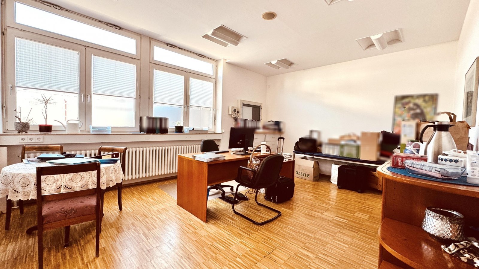 Büro / Behandlung