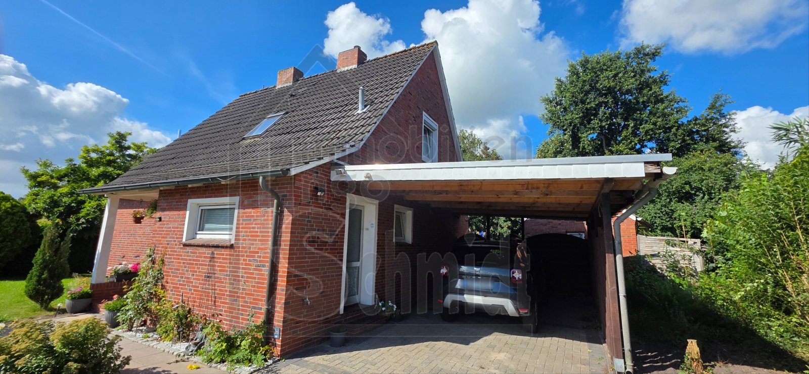 Ostansicht mit Carport