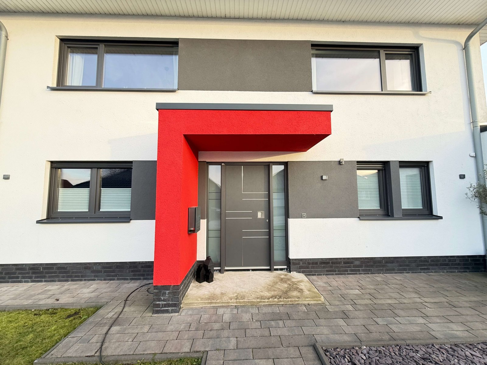 Überdachter Hauseingang Überdachter Hauseingang