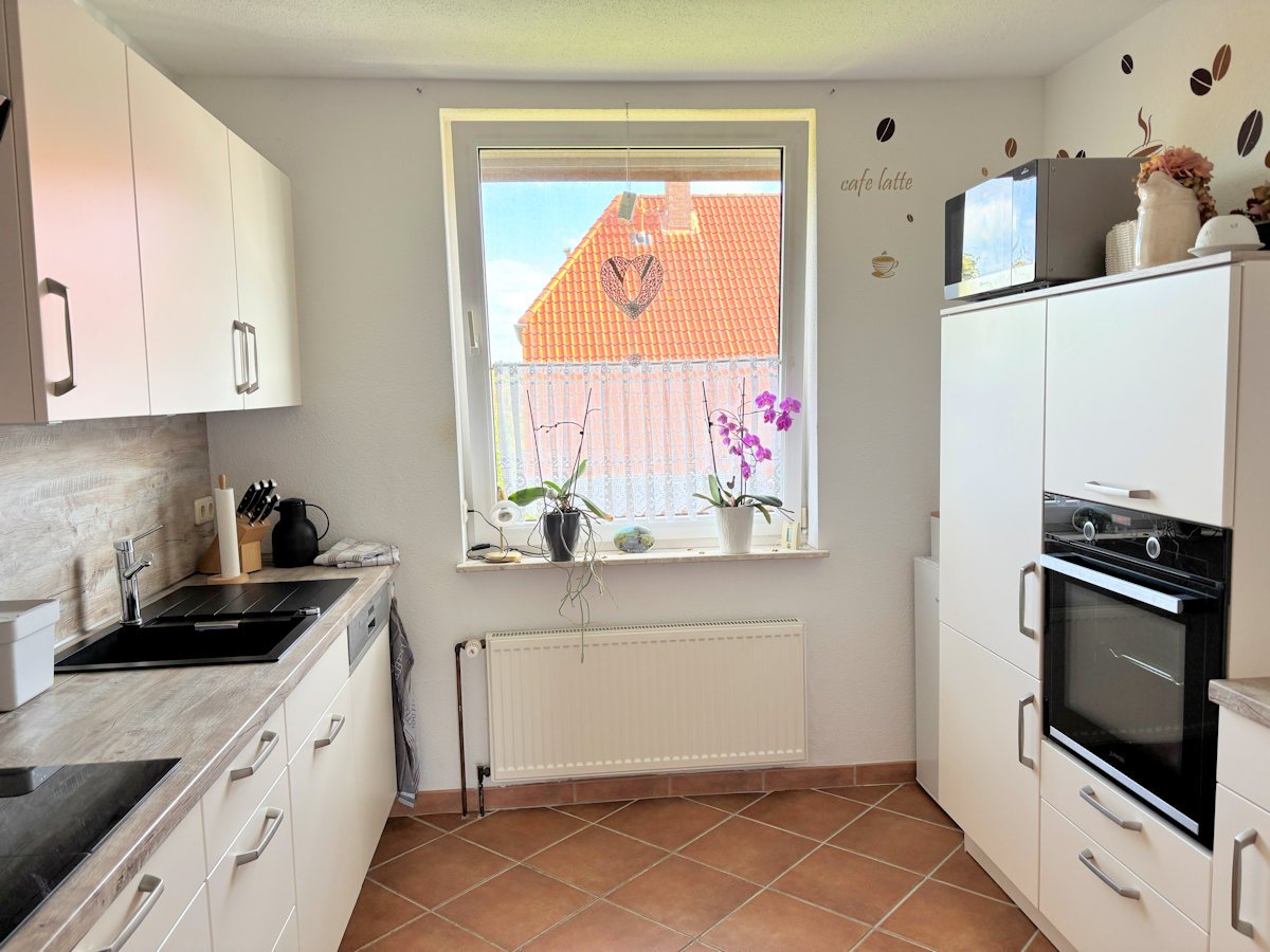 Küche mit moderner Einbauküche