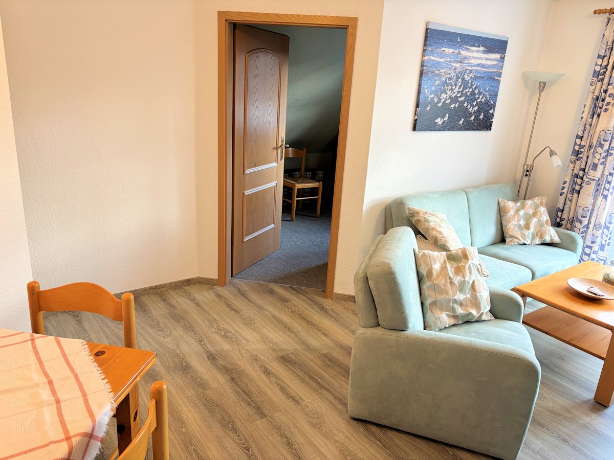 Wohnbereich mit Zugang zum Schlafzimmer II
