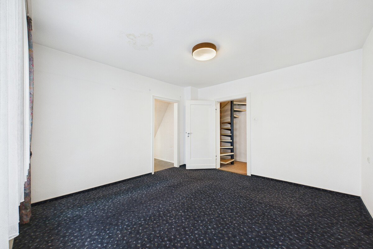 CAM03586G0-PR0063-STILL024