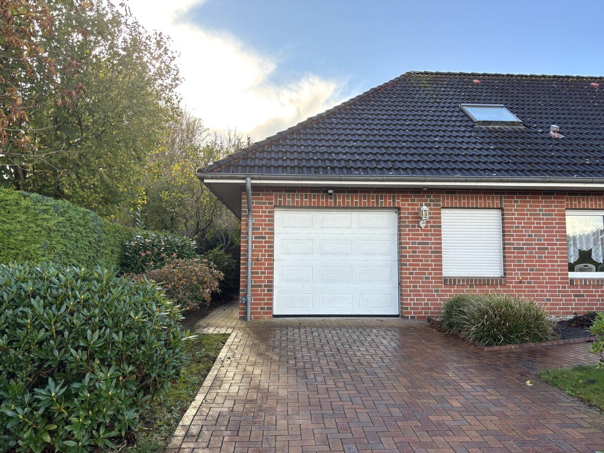 Auffahrt und Garage Auffahrt und Garage