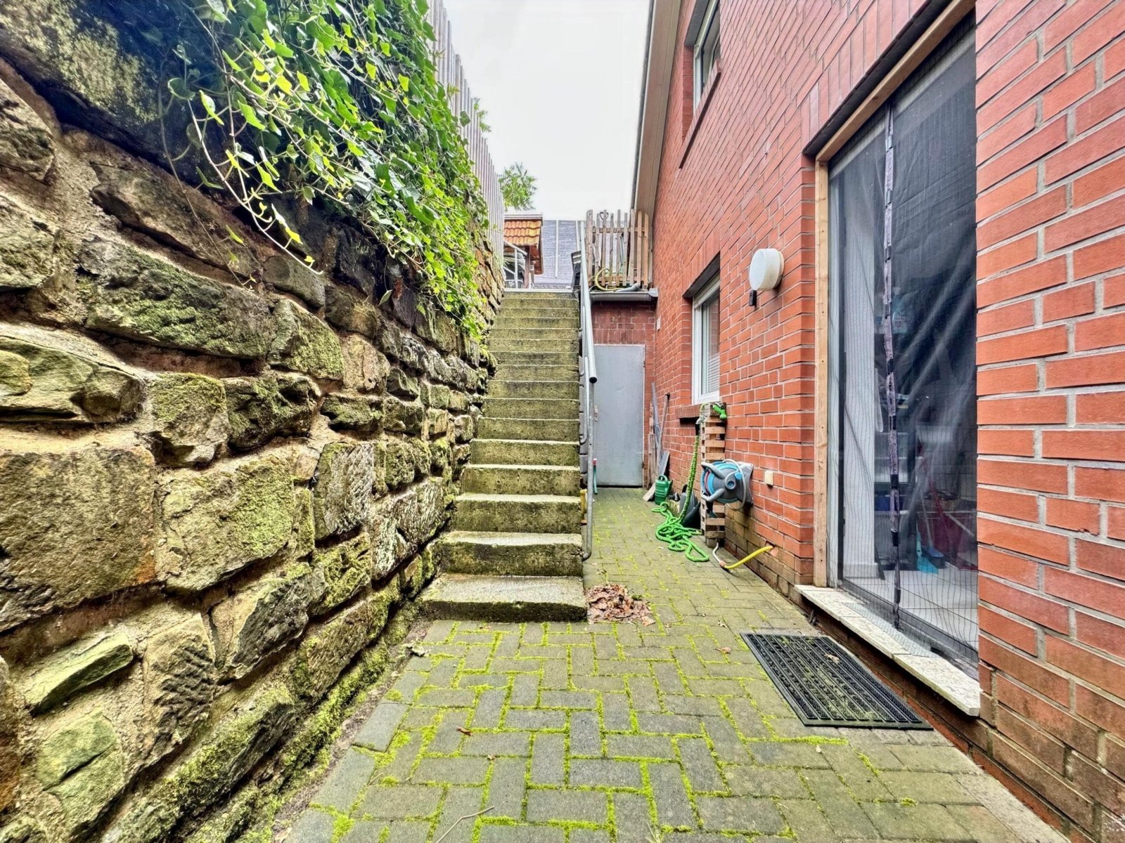 Außentreppe in den Garten