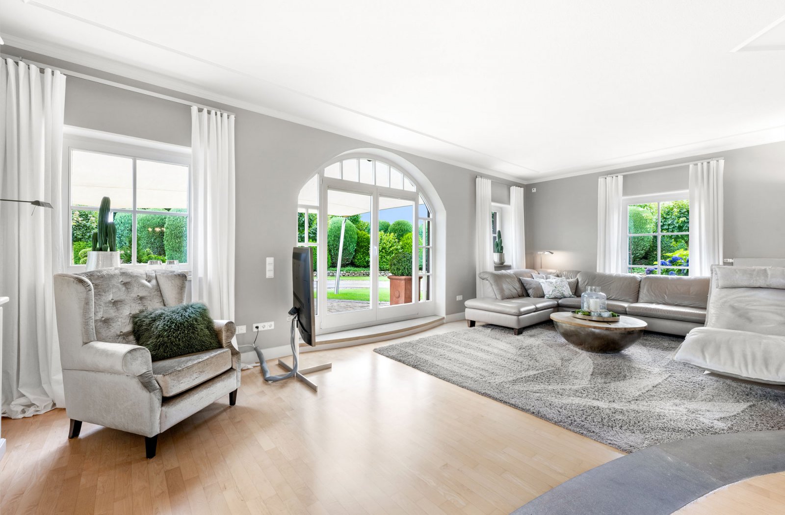 Wohn - / Esszimmer (Wohnhaus 2) Wohn - / Esszimmer (Wohnhaus 2)