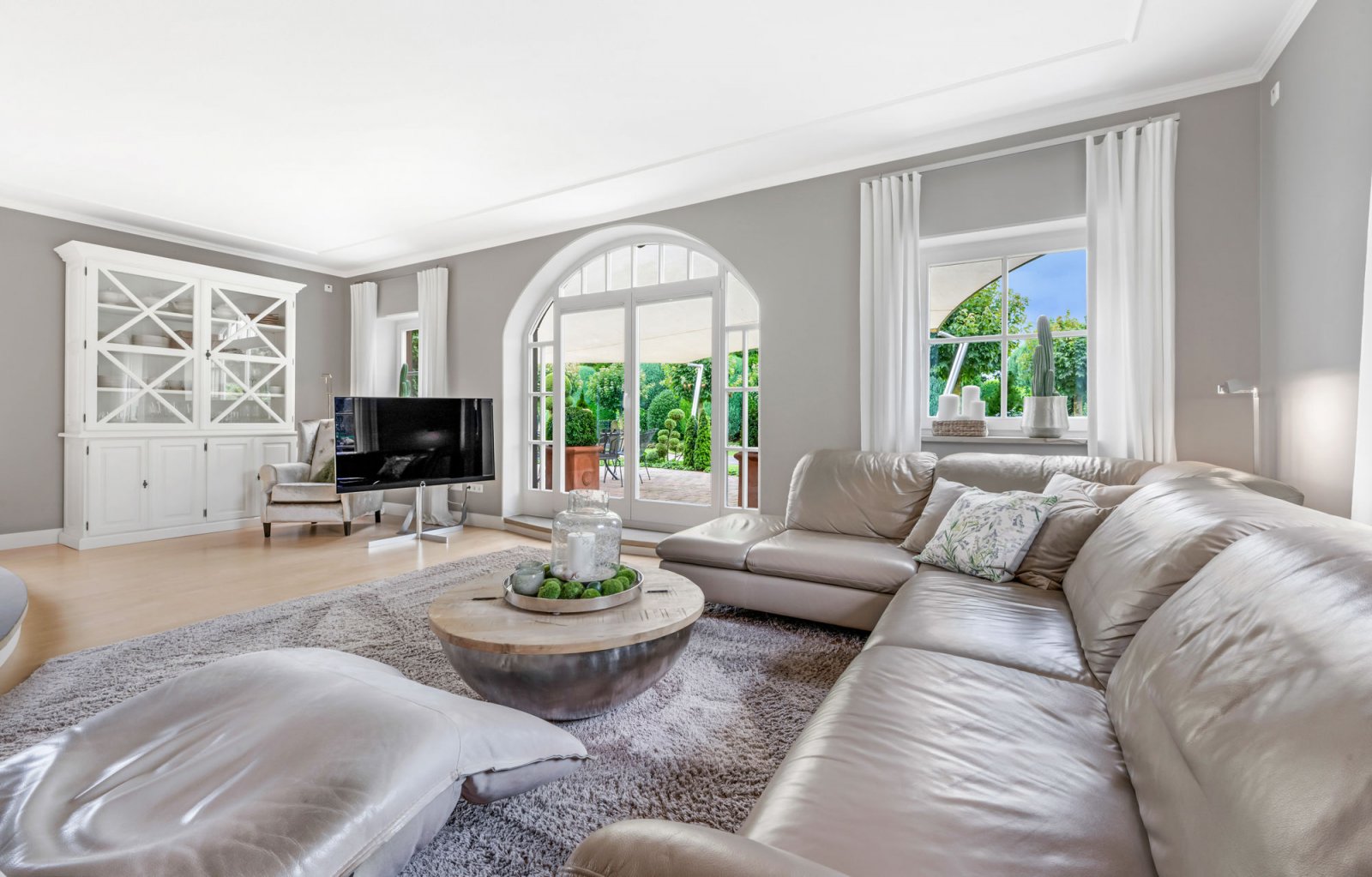 Wohn - / Esszimmer (Wohnhaus 2) Wohn - / Esszimmer (Wohnhaus 2)