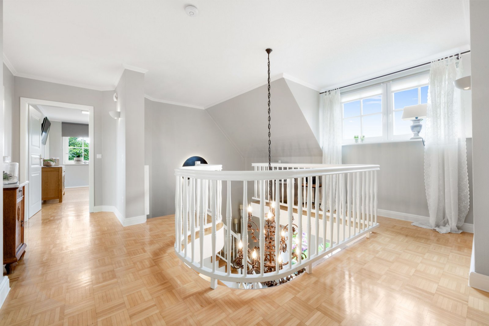 Flur DG (Wohnhaus 2) Flur DG (Wohnhaus 2)