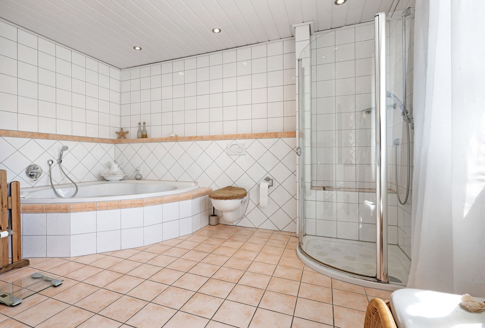 Tageslichtbad EG (Ursprungshaus) Tageslichtbad EG (Ursprungshaus)