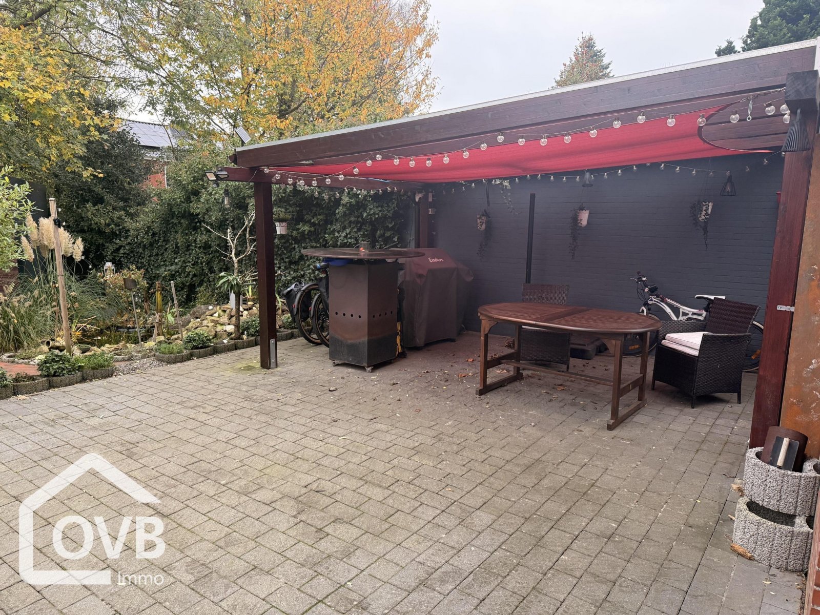 Terrasse, teilw. überdacht