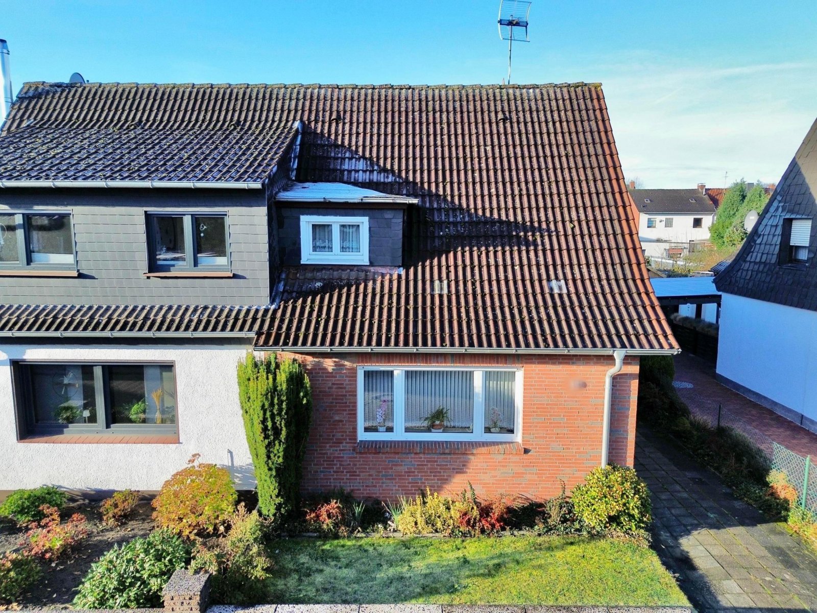 Nordhorn: Renovierungsbedürftiges Einfamilienhalbhaus mit Garage in Nordhorn-Blumensiedlung Nordhorn: Renovierungsbedürftiges Einfamilienhalbhaus mit Garage in Nordhorn-Blumensiedlung