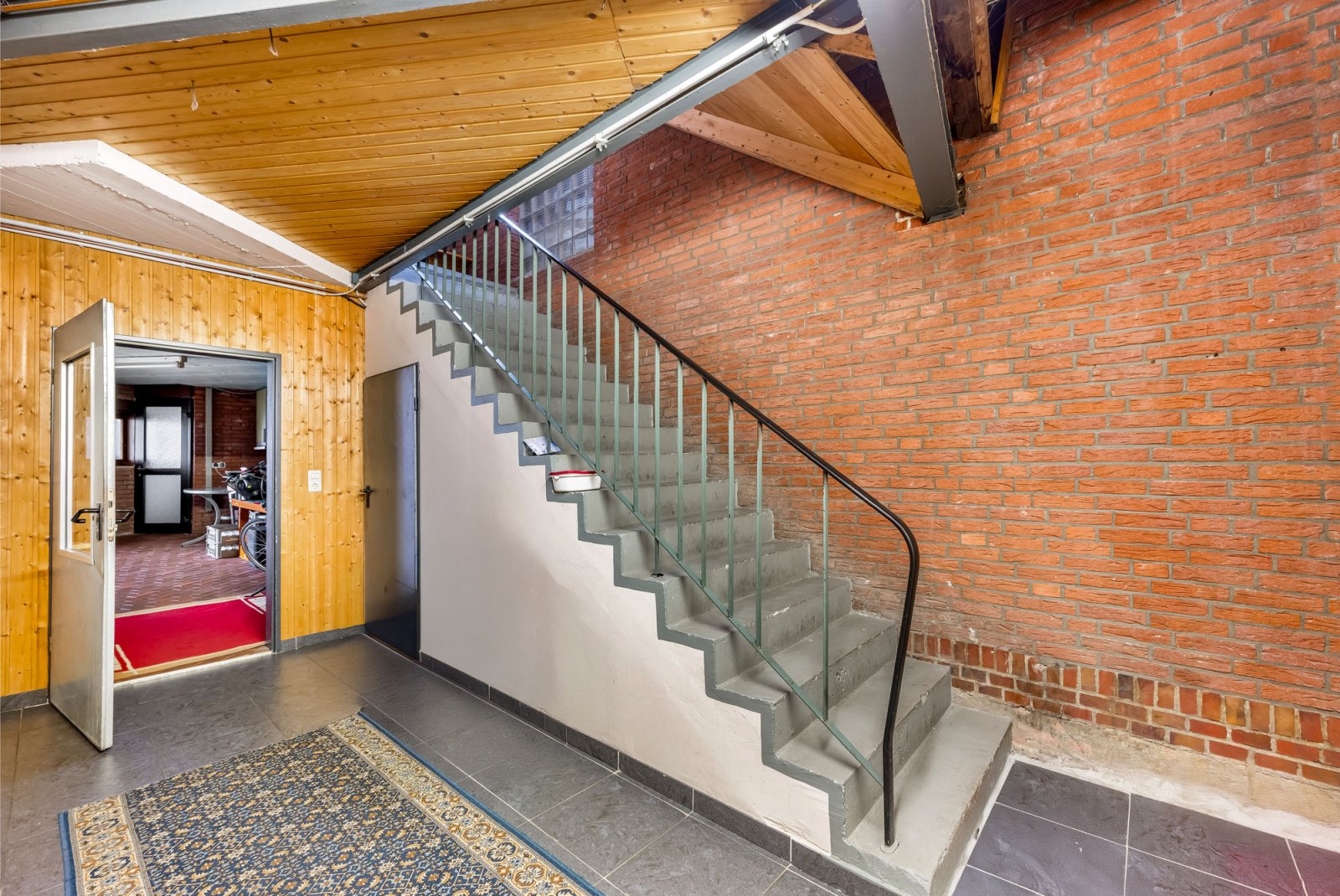 Treppenaufgang - größeres Gebäude