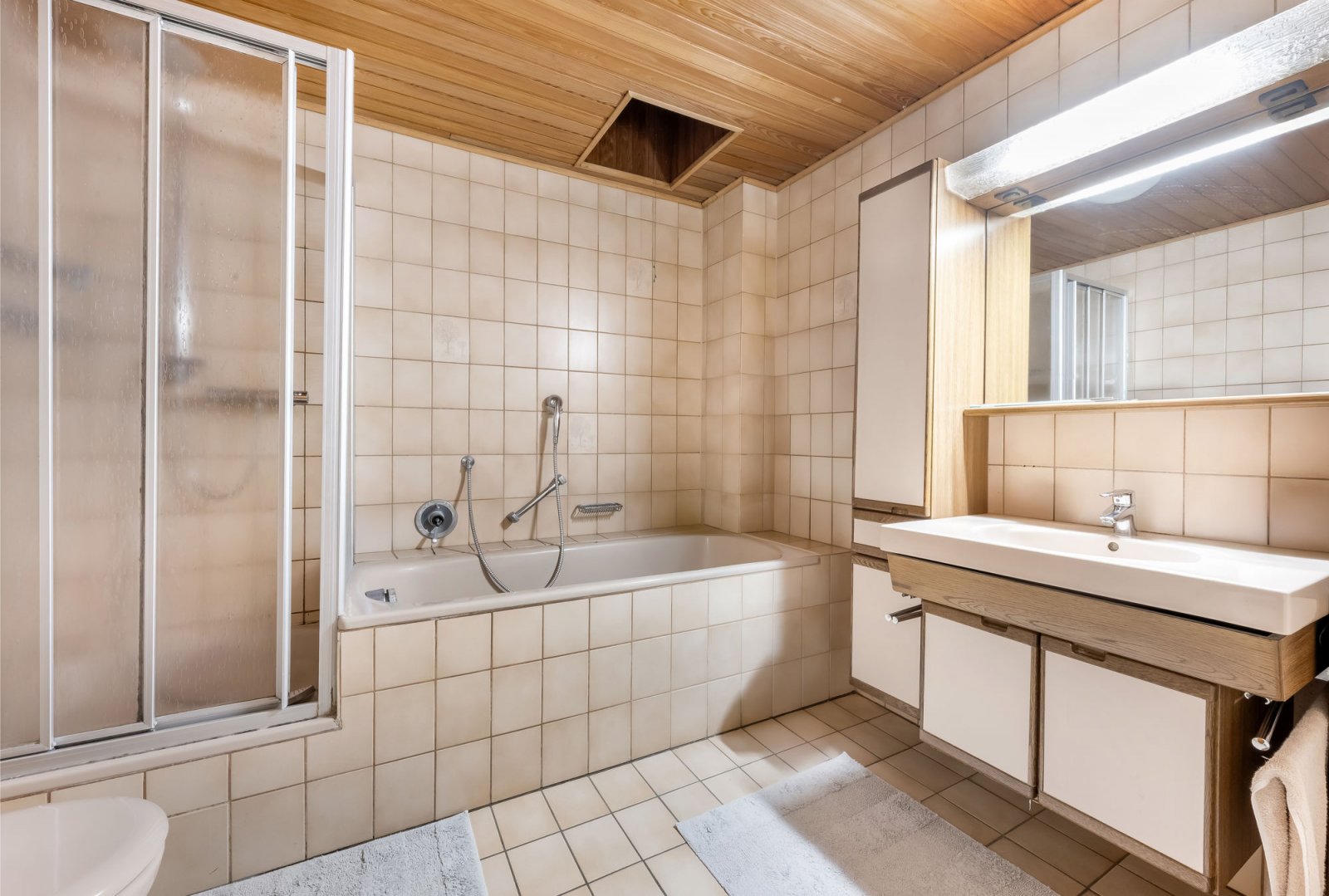 Bad 2 - größeres Gebäude