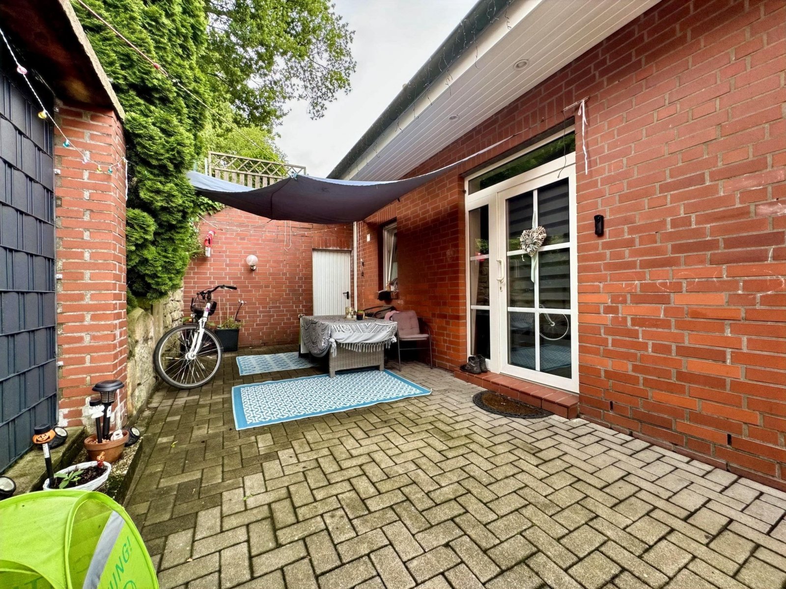 Auffahrt / Hauseingang Auffahrt / Hauseingang