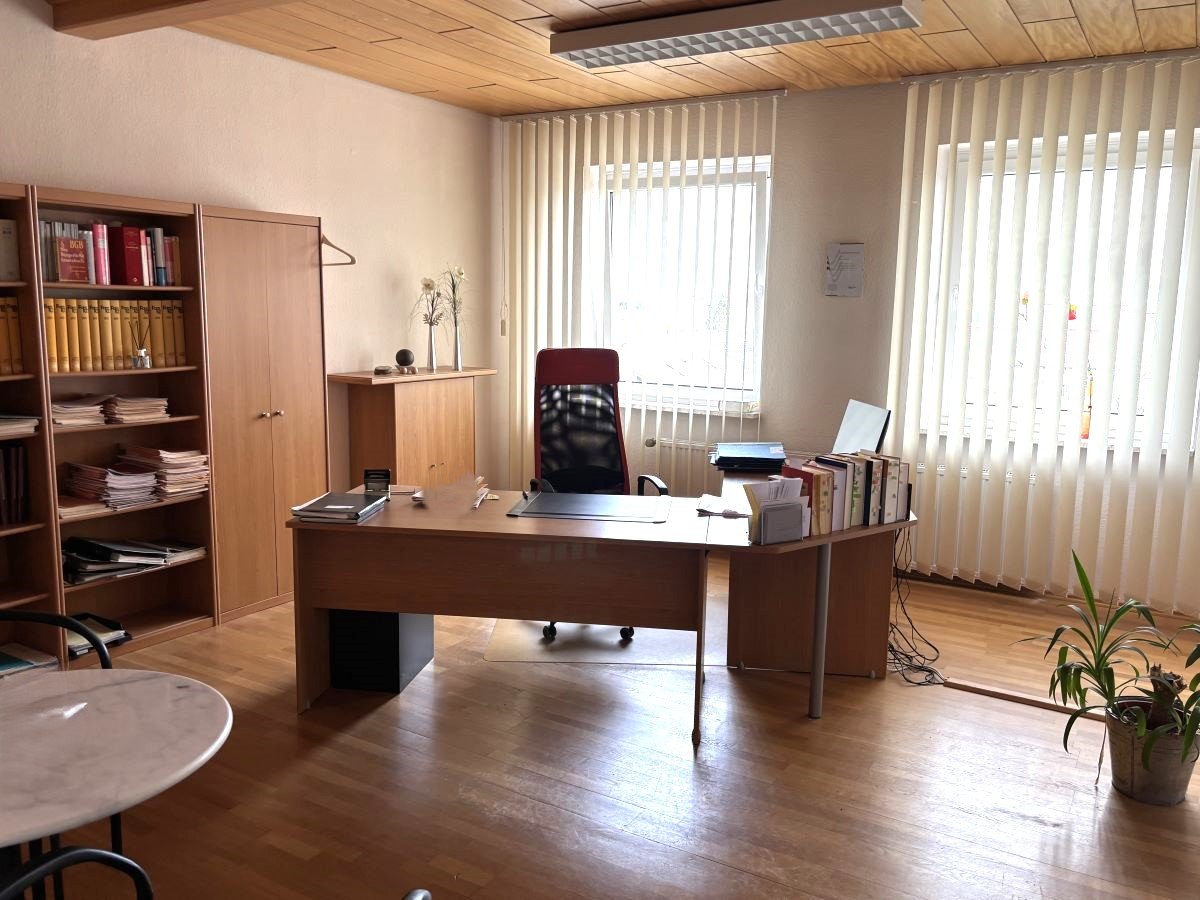 Büro-/ Besprechungsraum Büro-/ Besprechungsraum