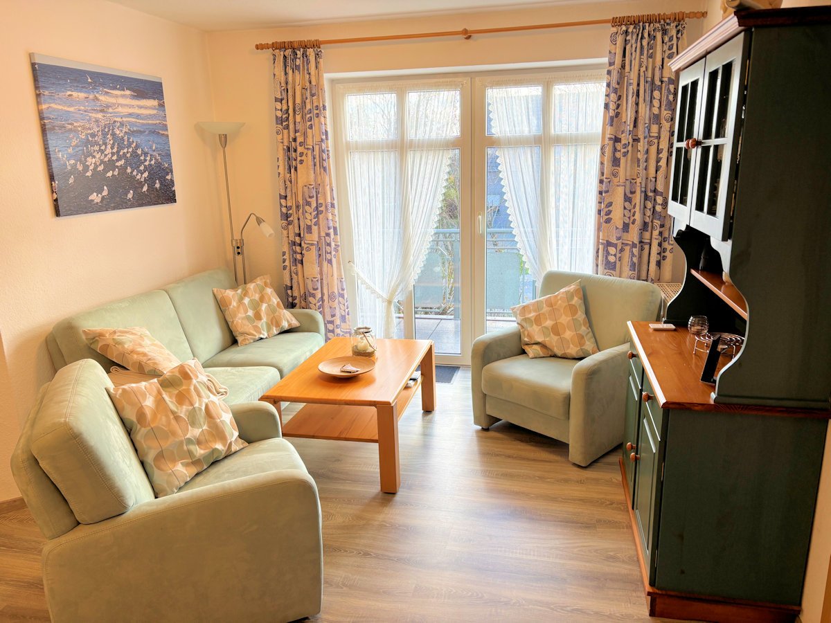 gemütliches und helles Wohn- und Esszimmer