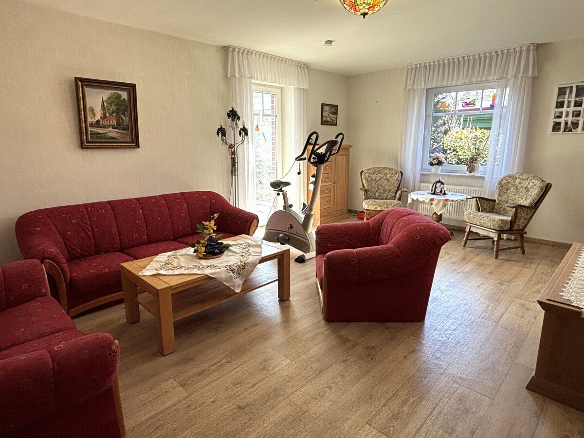 Wohnzimmer mit Zugang zum Wintergarten