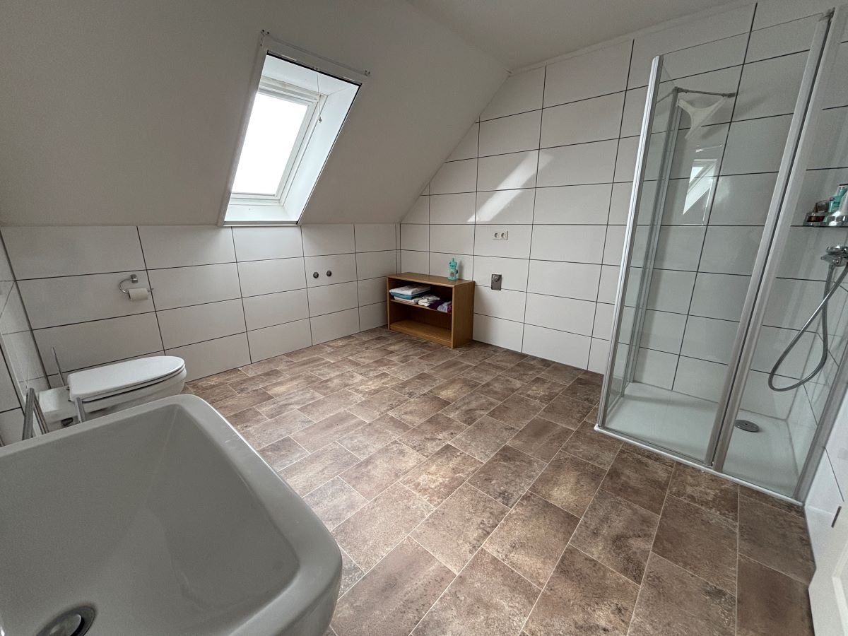 Badezimmer mit möglichen Badewannenanschlüssen