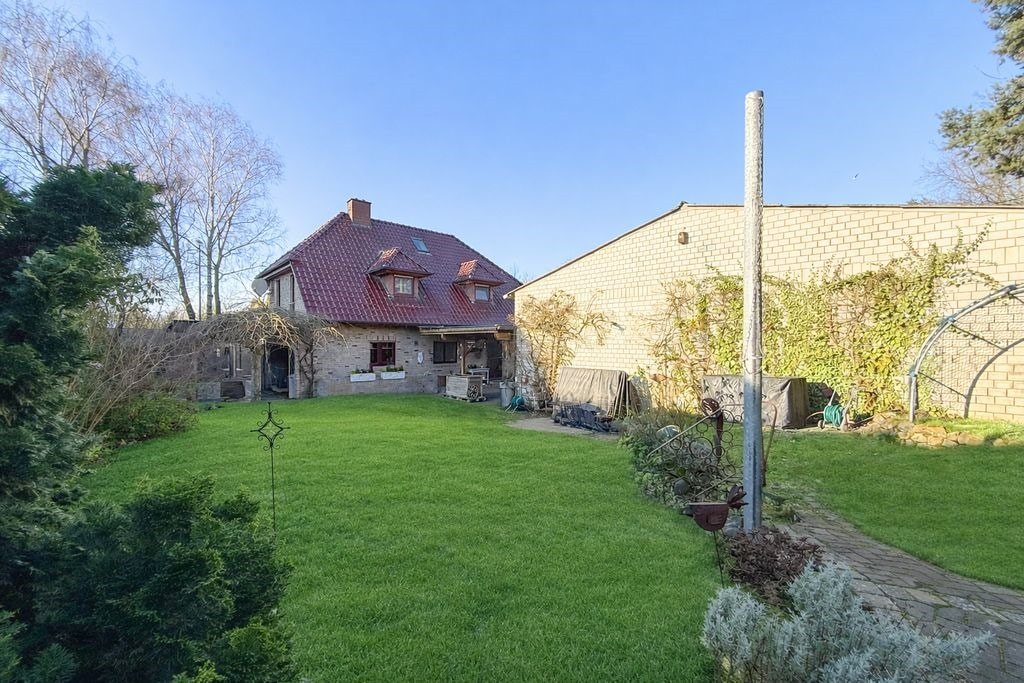 Nordhorn: Großzügiges Betriebsleiterhaus mit Halle zum Kauf! 