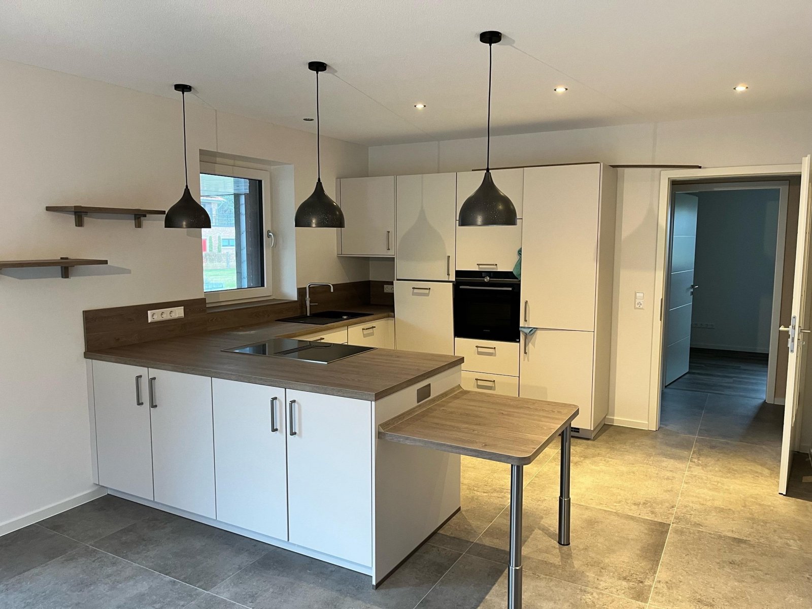 Küche mit Einbauküche