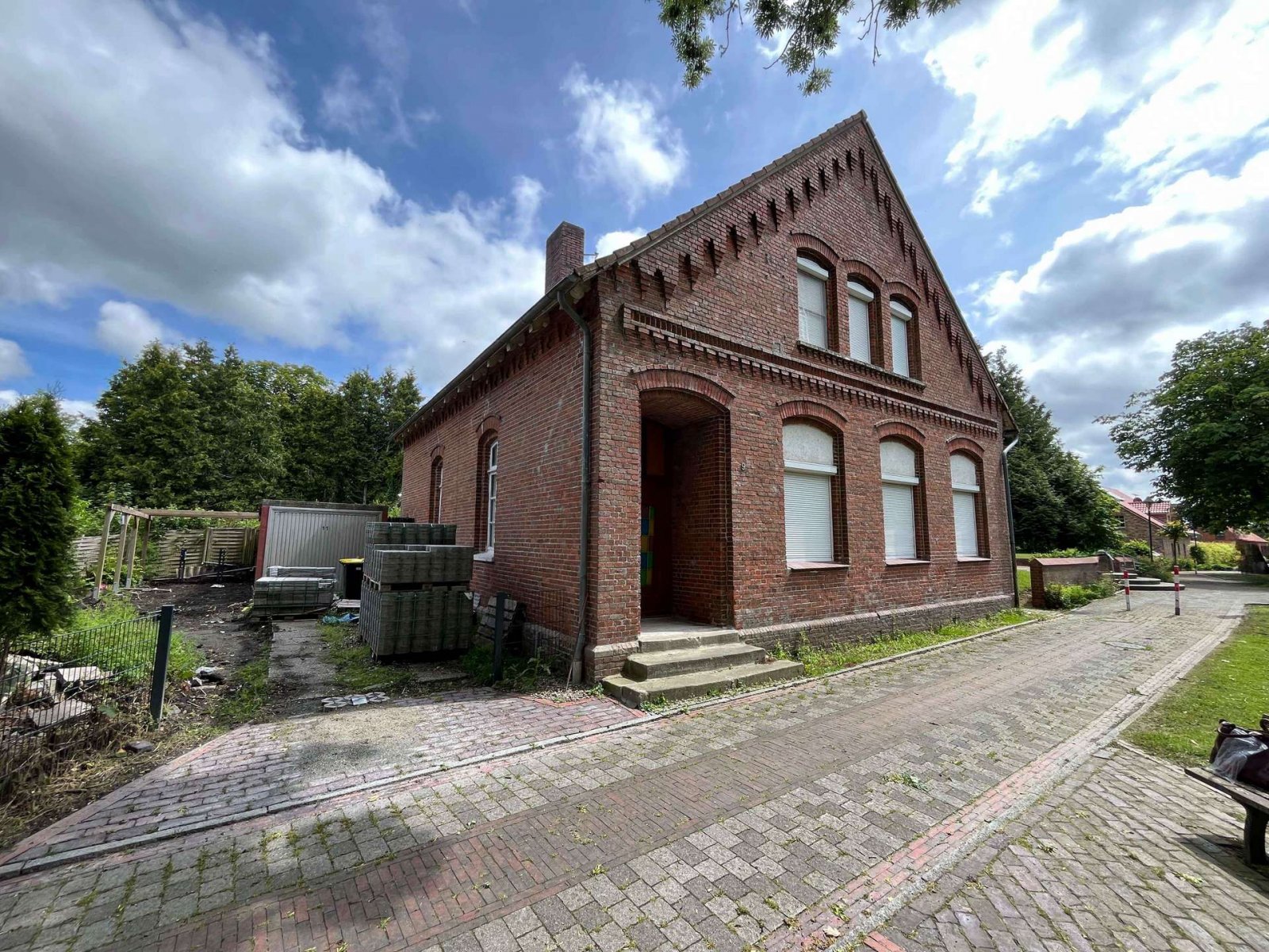 Krummhörn: Sanierungsobjekt mit Potenzial in der idyllischen Krummhörn – Verkauf im Bieterverfahren 