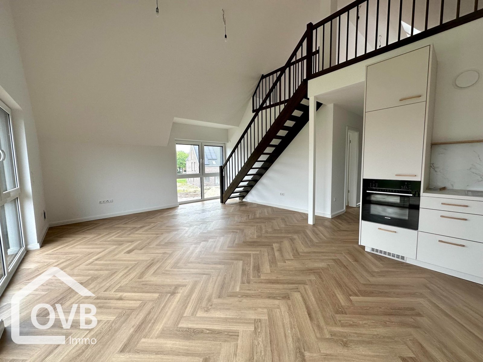 Wohn-/ Essbereich, Galerie  (Beispielwohnung, baugleich, gespiegelt)