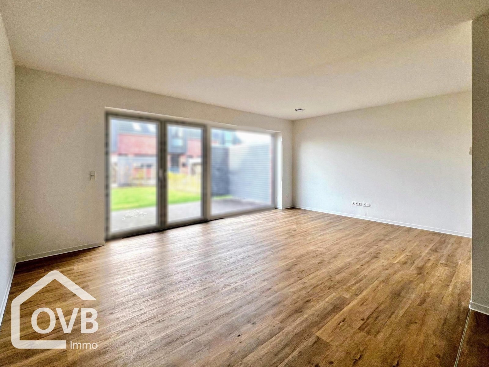 Wohn-/Esszimmer (Abbildung ähnlich)