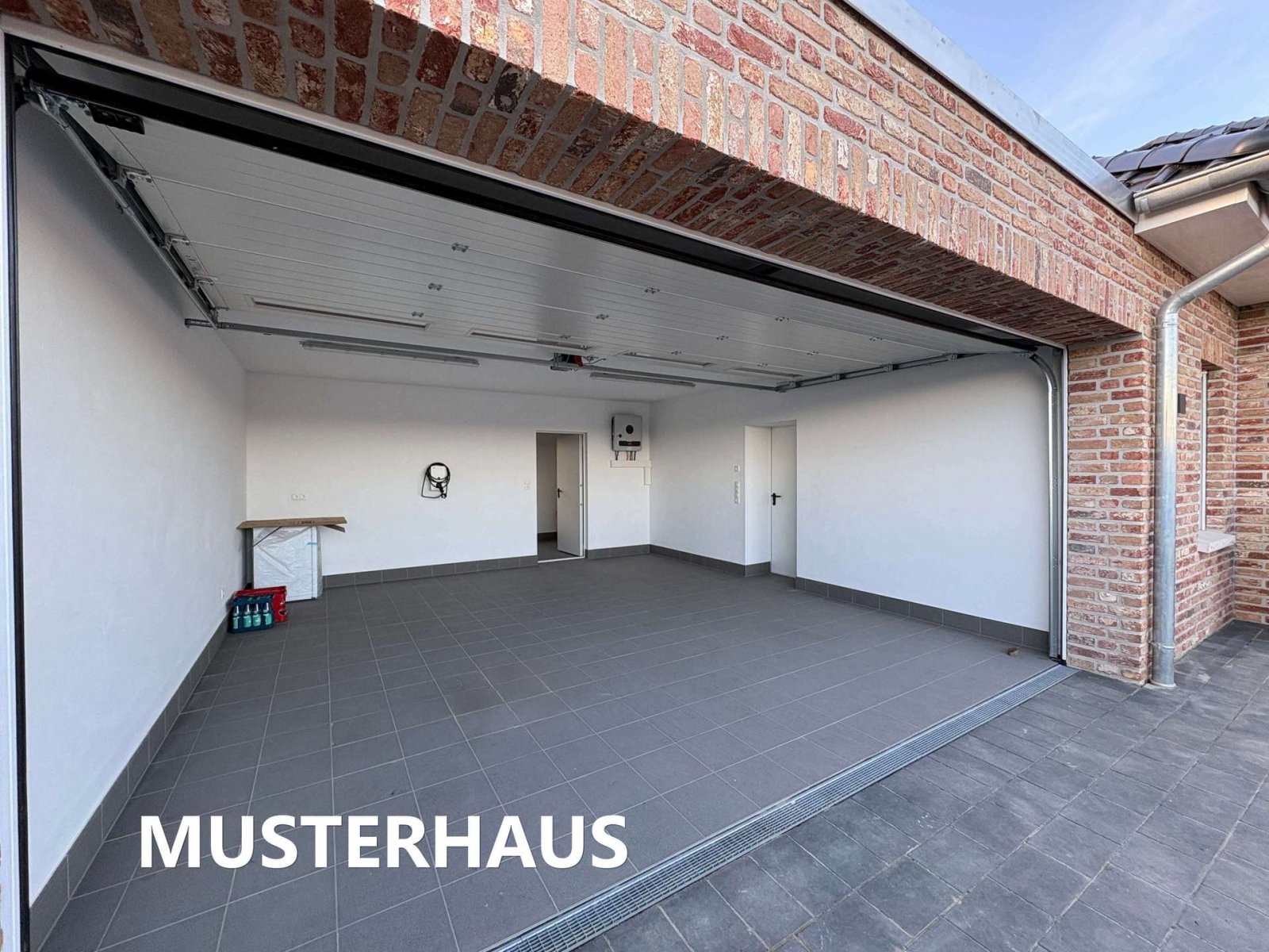 Doppelgarage mit Sektionaltor