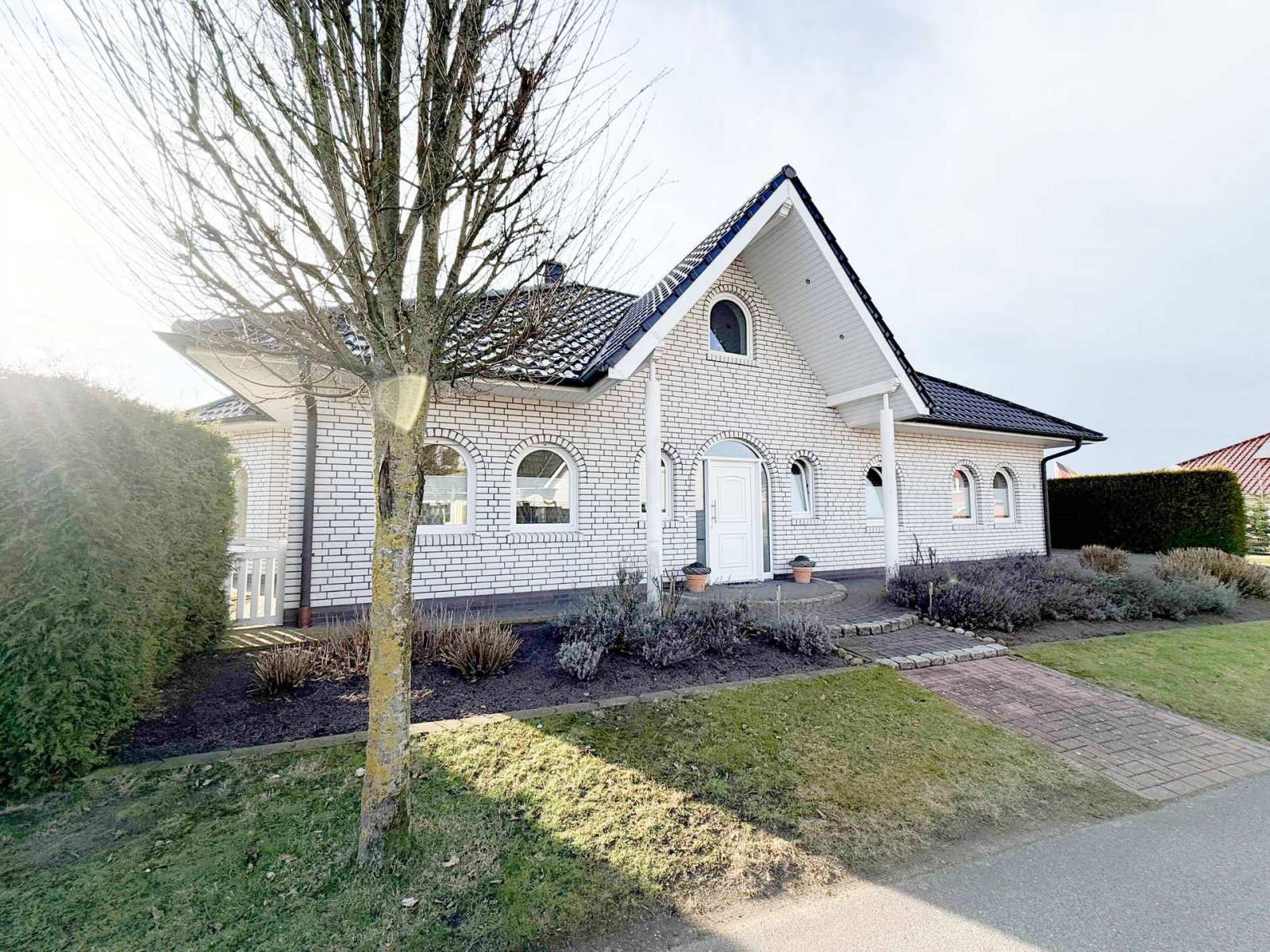 Überdachter Säuleneingang