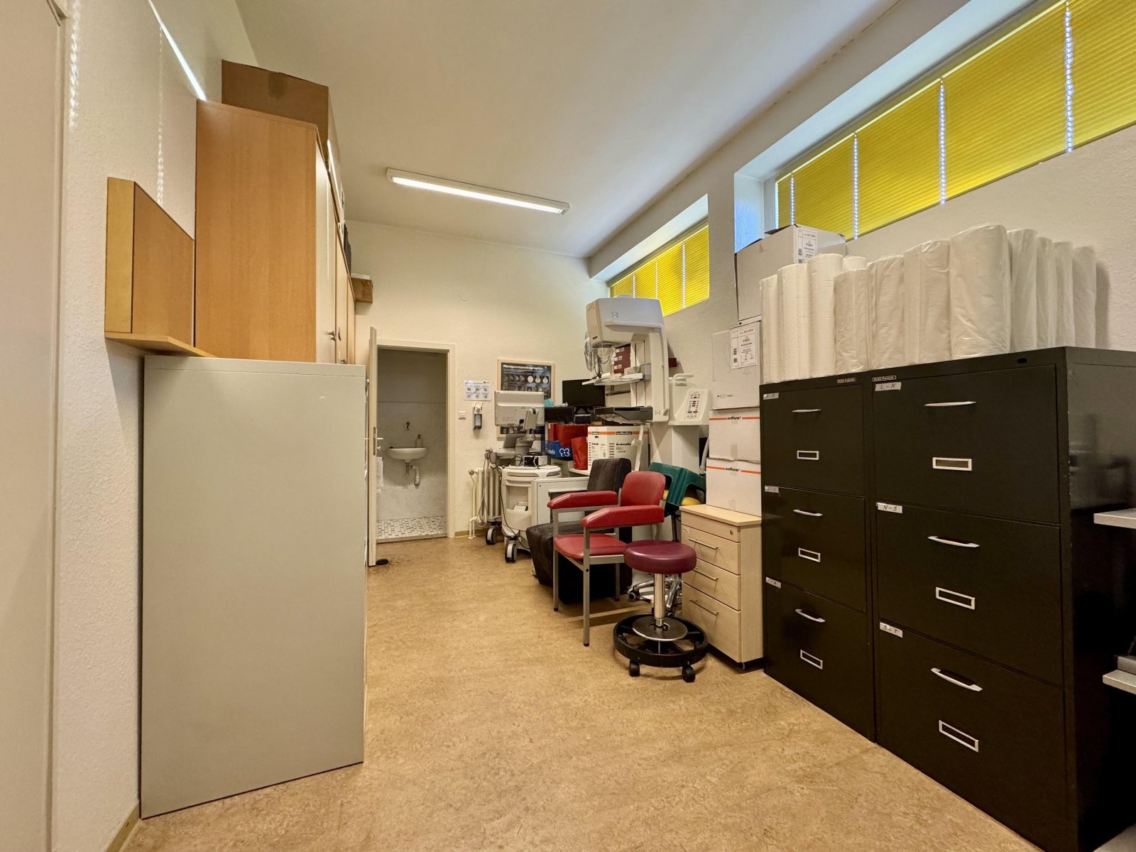 Praxis Röntgenraum & Mitarbeiter-WC